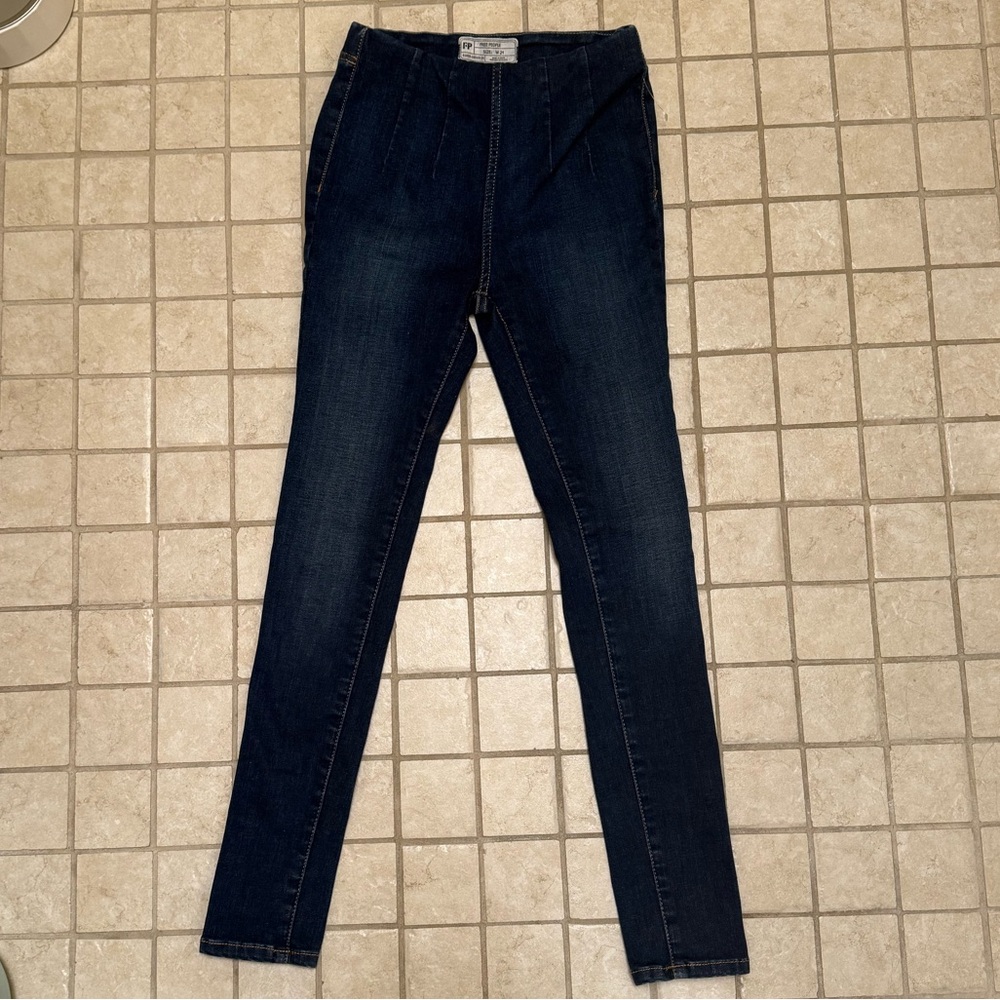 Free People Indigo Pull on Skinny Jeggings / Jeans
